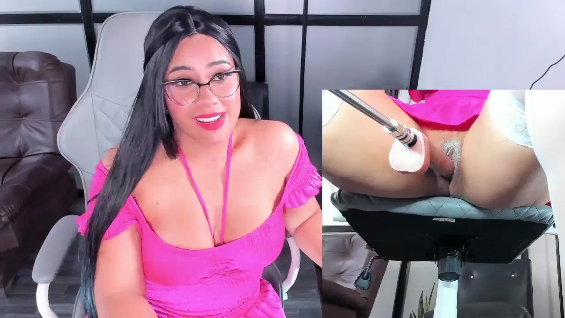 Gallery image thumbnail from Mia_secretwif's myfreecams stream on, 06/10/2024, 17:09 image 6 of 20