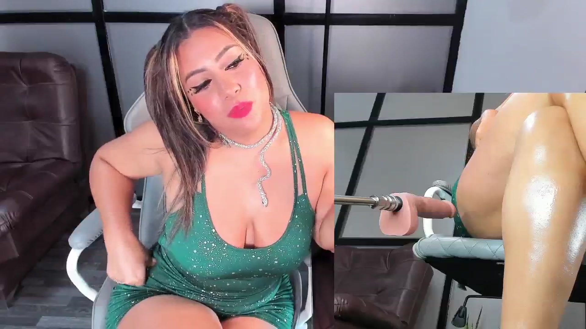 Gallery image thumbnail from Mia_secretwif's myfreecams stream on, 06/12/2024, 12:55 image 19 of 20
