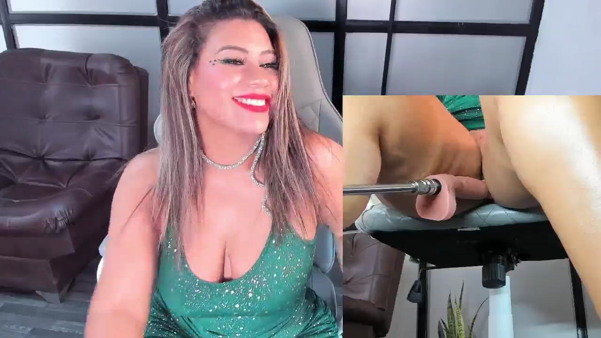 Gallery image thumbnail from Mia_secretwif's myfreecams stream on, 06/12/2024, 16:18 image 7 of 20