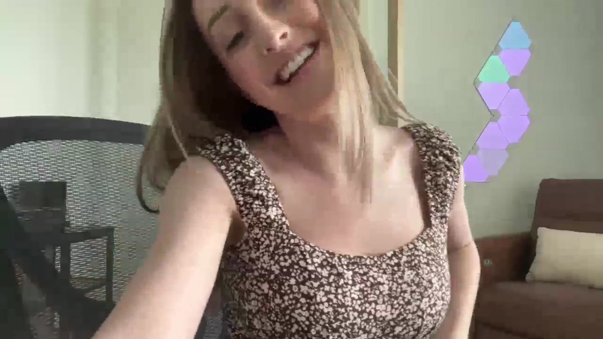 Gallery image thumbnail from Mia_xx's myfreecams stream on, 04/08/2024, 18:58 image 8 of 20