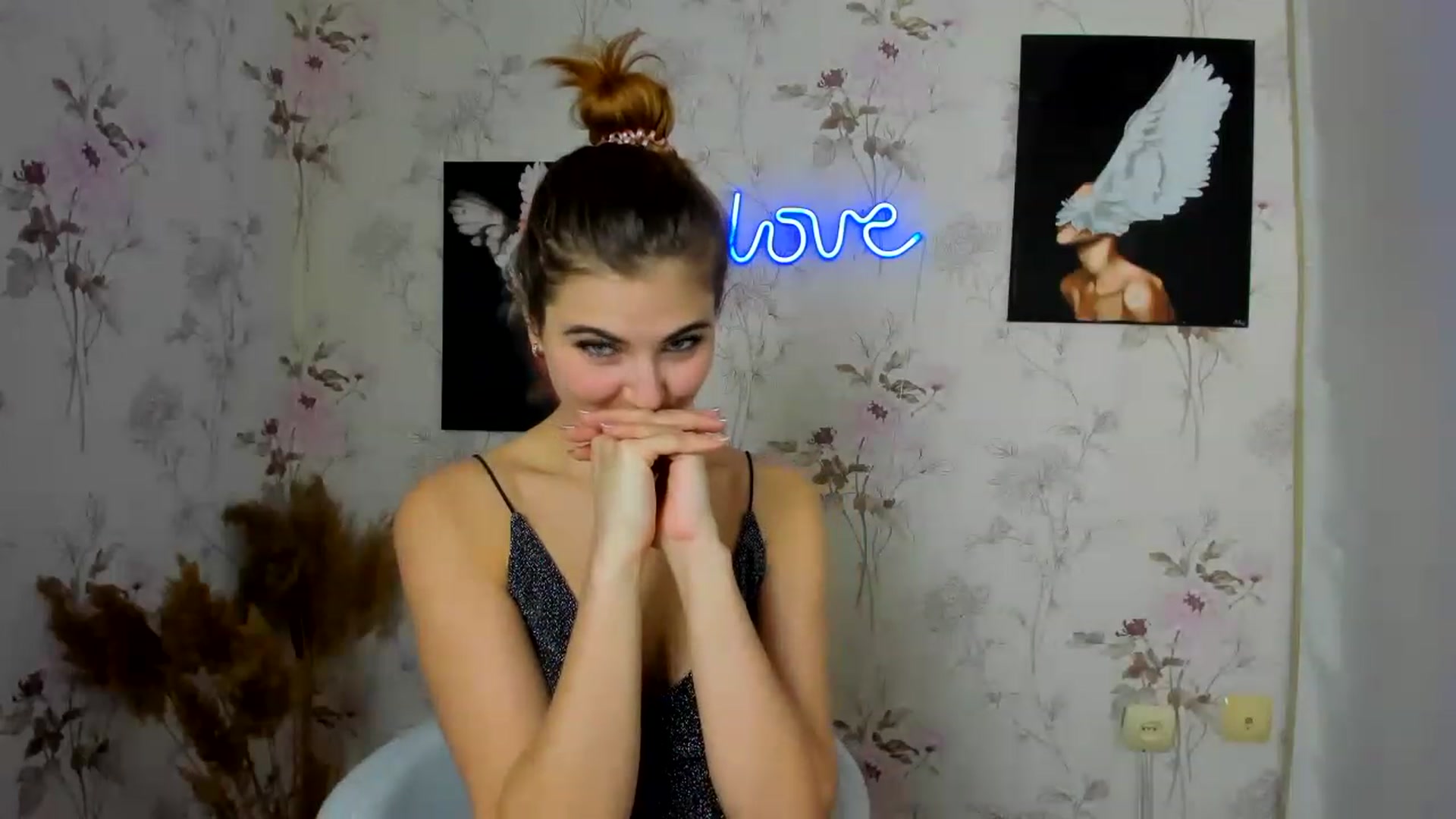Gallery image thumbnail from MiaaScott's myfreecams stream on, 03/03/2023, 13:00 image 16 of 20