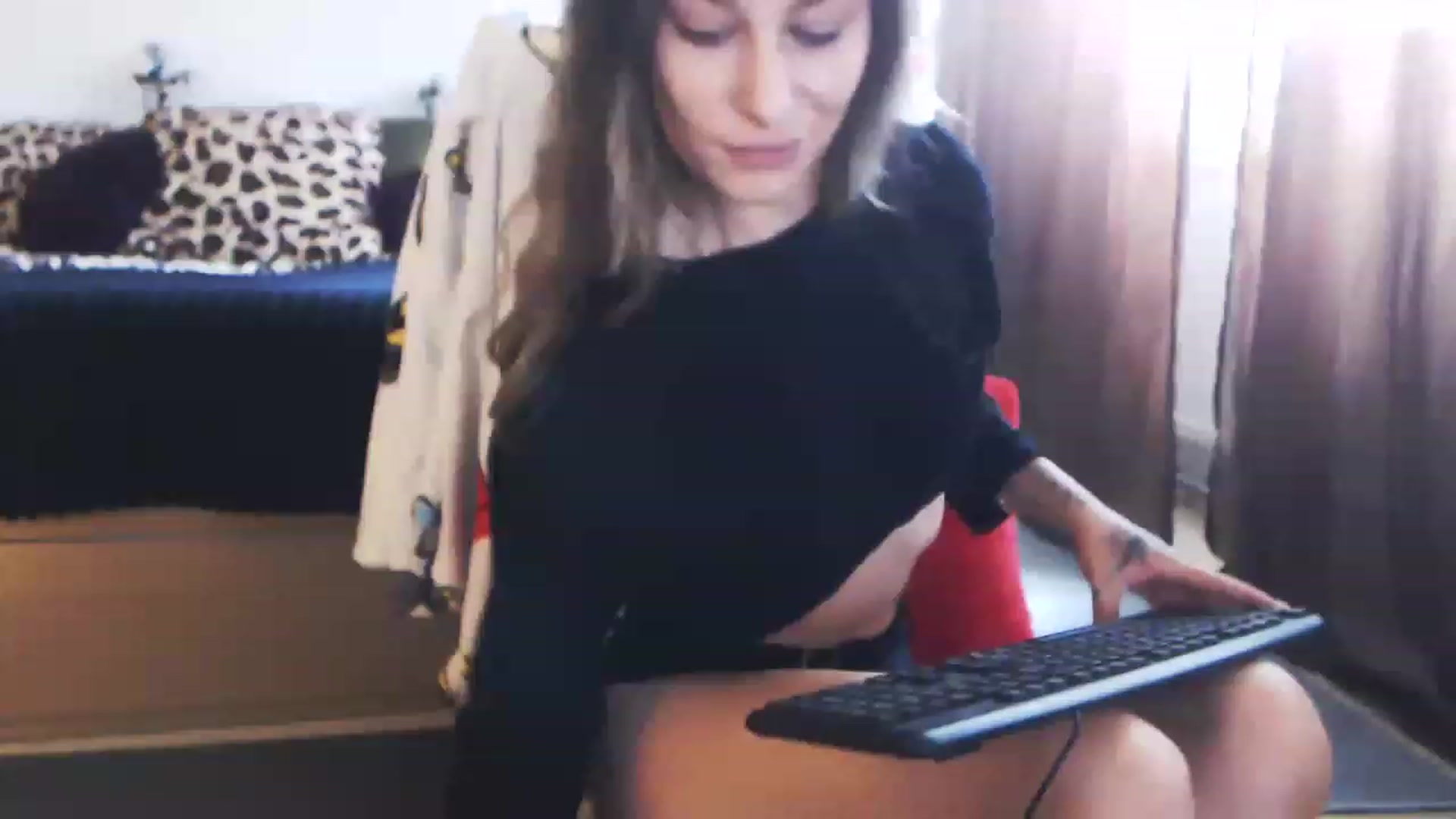 Gallery image thumbnail from MiaaaHart's myfreecams stream on, 11/21/2022, 12:04 image 20 of 20