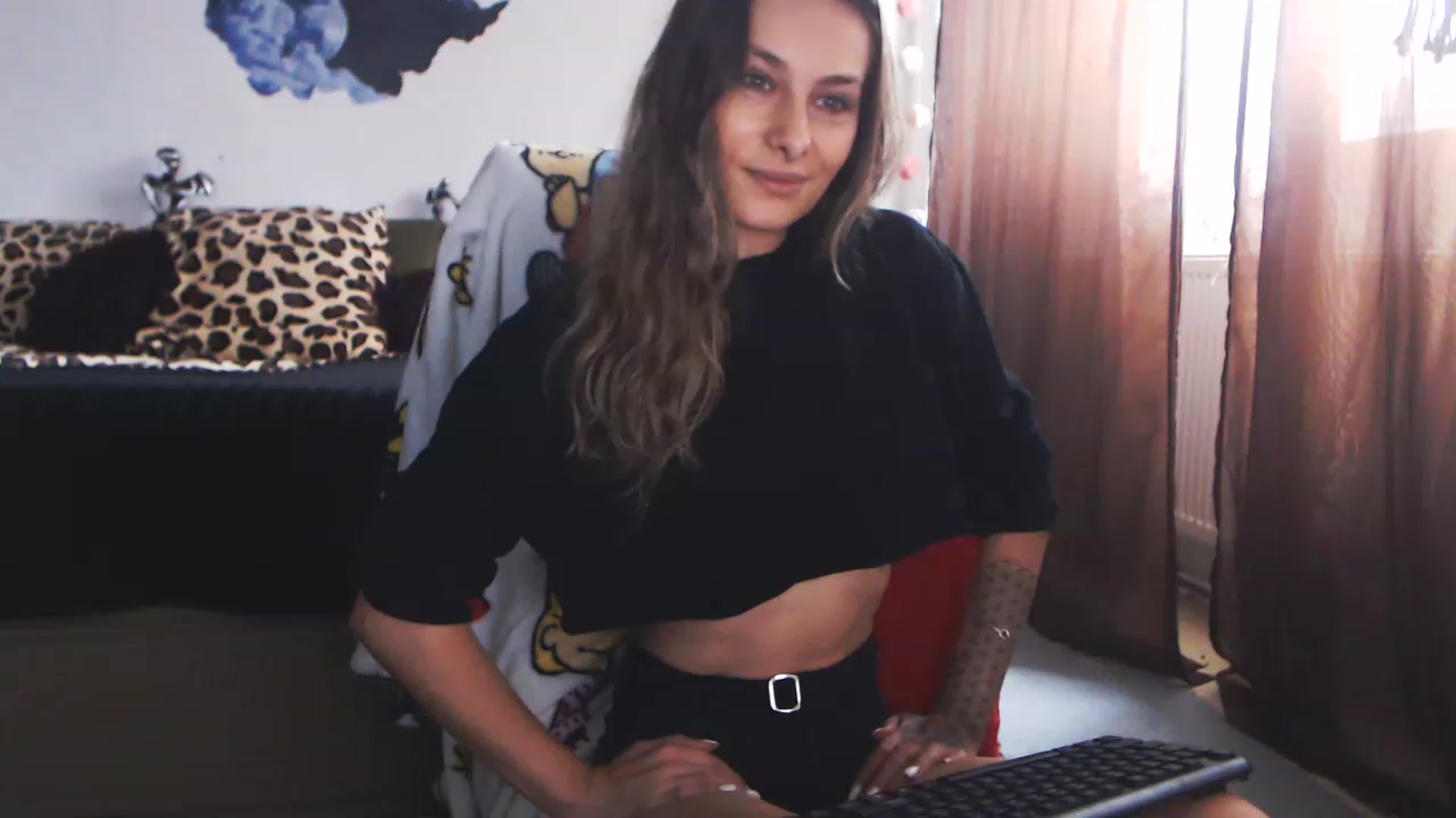 Gallery image thumbnail from MiaaaHart's myfreecams stream on, 11/21/2022, 12:04 image 2 of 20