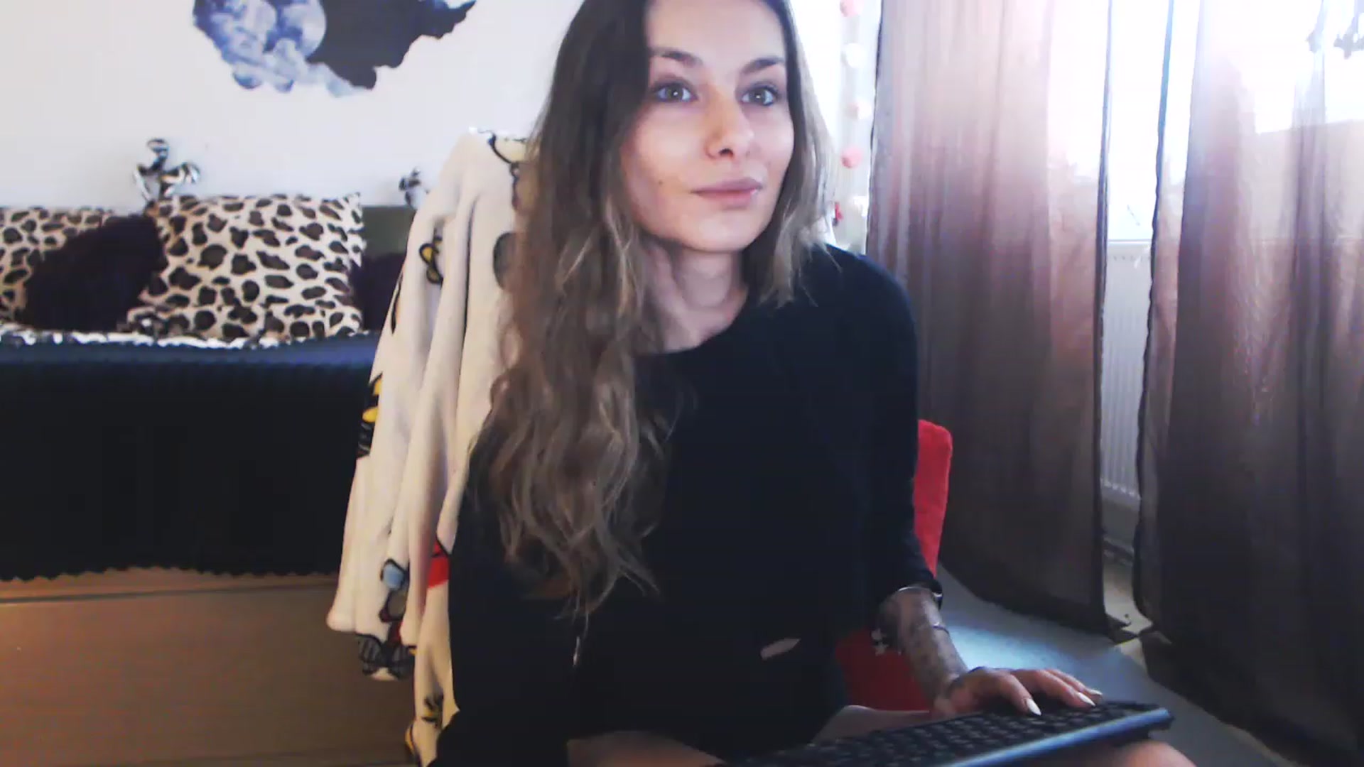 Gallery image thumbnail from MiaaaHart's myfreecams stream on, 11/21/2022, 12:04 image 8 of 20