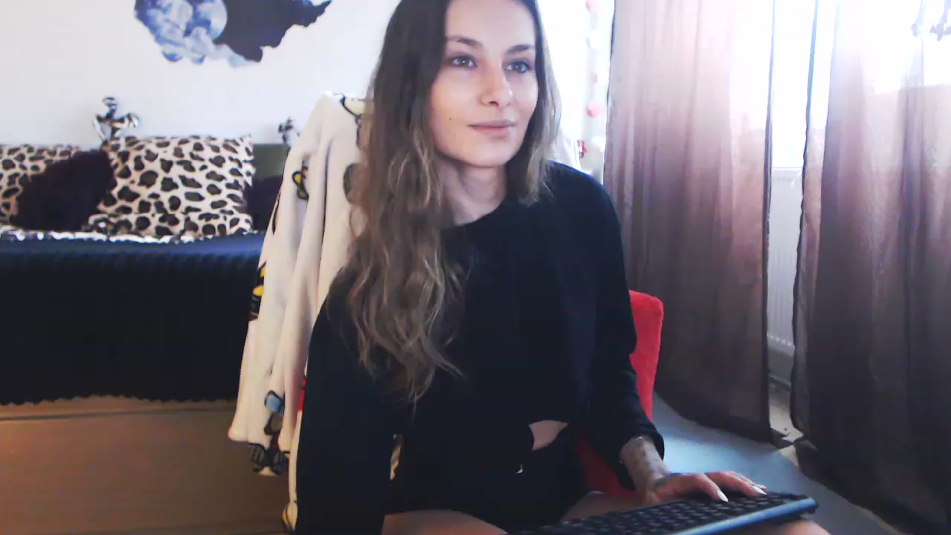 Gallery image thumbnail from MiaaaHart's myfreecams stream on, 11/21/2022, 12:04 image 13 of 20