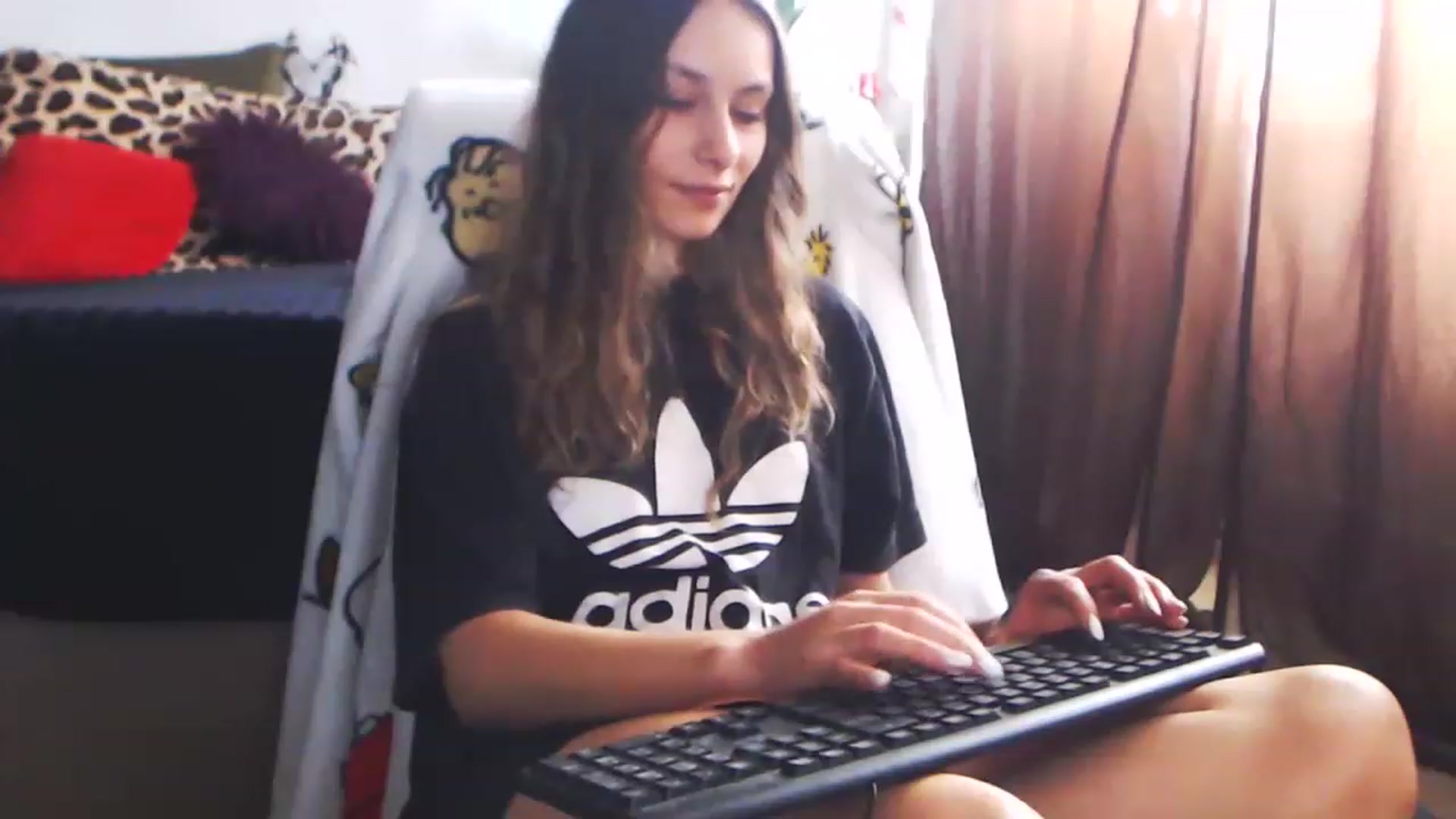 Gallery image thumbnail from MiaaaHart's myfreecams stream on, 11/22/2022, 13:10 image 8 of 20