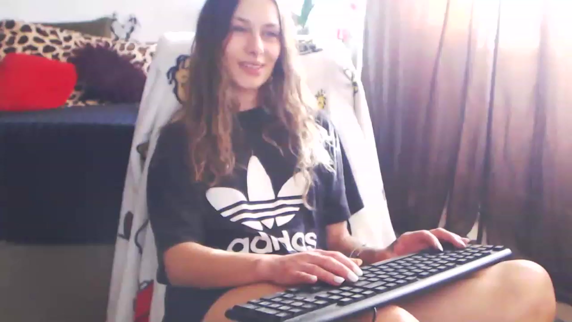 Gallery image thumbnail from MiaaaHart's myfreecams stream on, 11/22/2022, 13:10 image 1 of 20