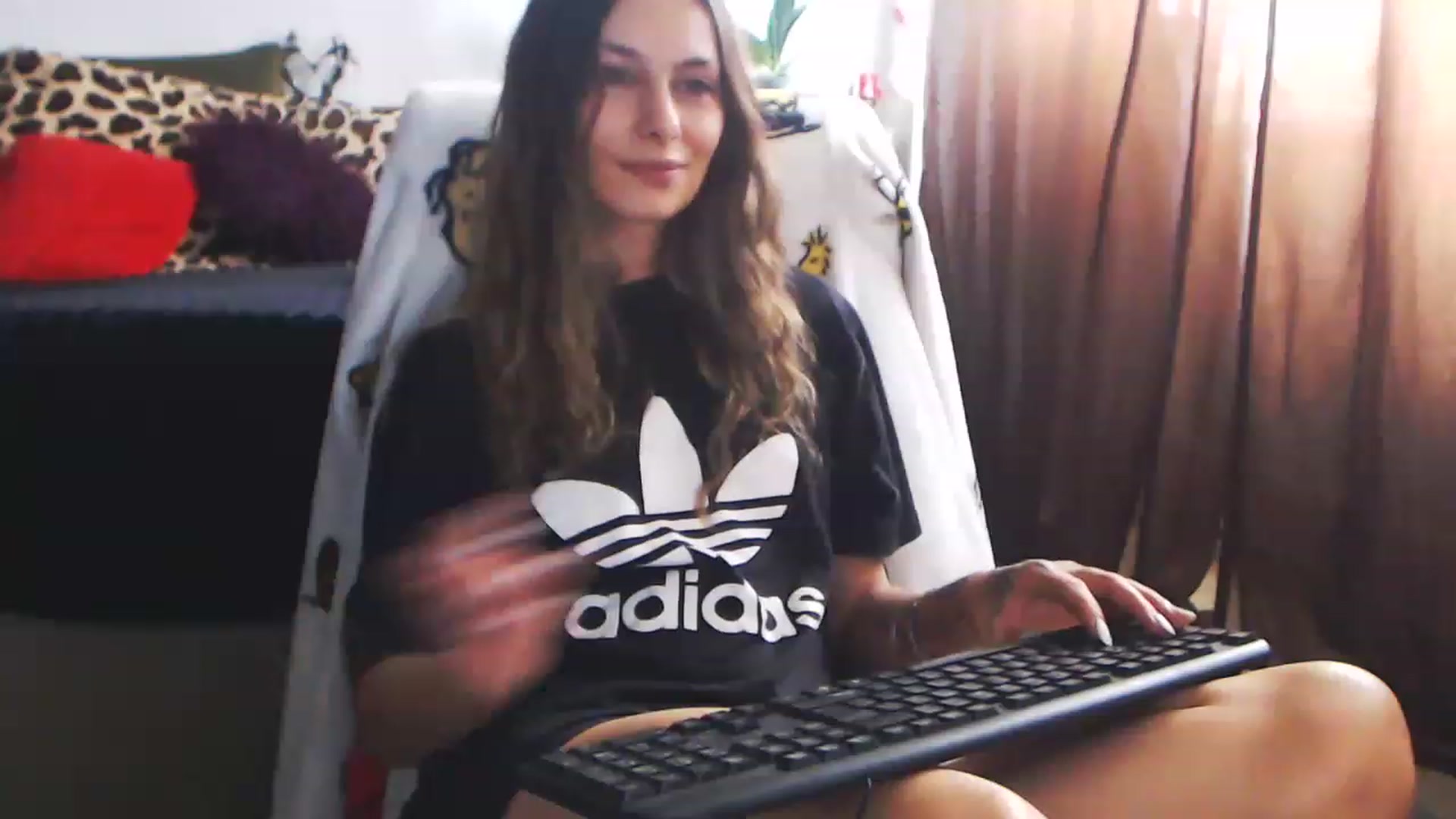 Gallery image thumbnail from MiaaaHart's myfreecams stream on, 11/22/2022, 13:10 image 10 of 20