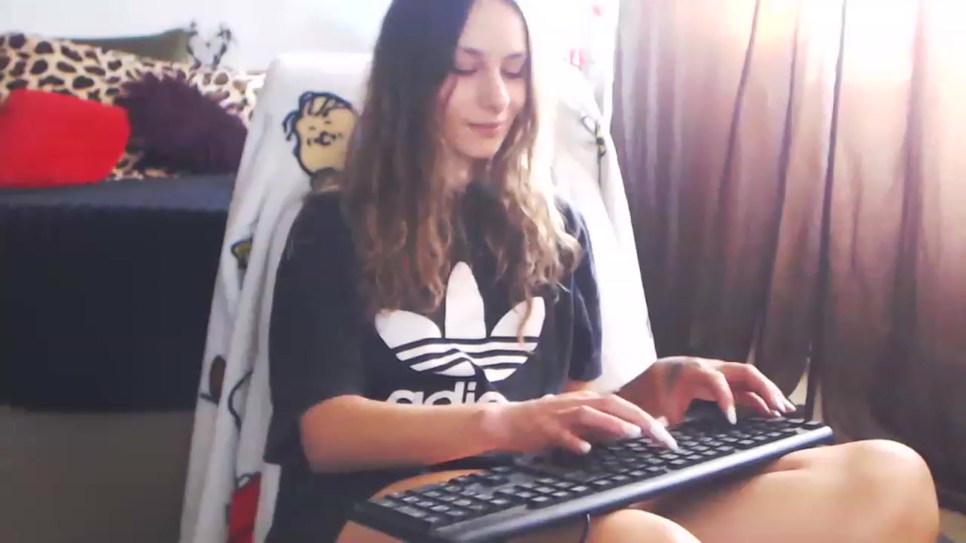 Gallery image thumbnail from MiaaaHart's myfreecams stream on, 11/22/2022, 13:10 image 6 of 20