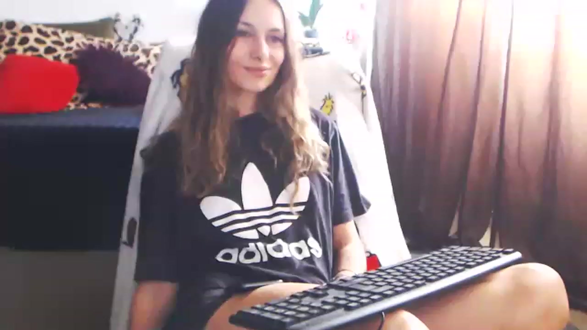 Gallery image thumbnail from MiaaaHart's myfreecams stream on, 11/22/2022, 13:10 image 4 of 20