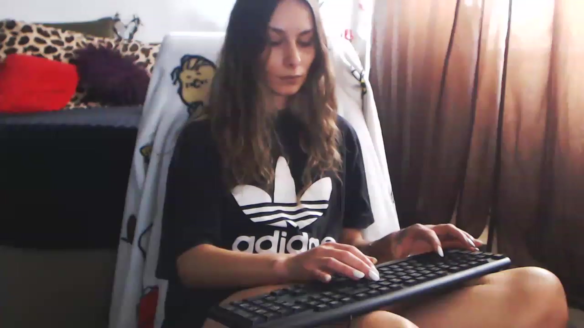 Gallery image thumbnail from MiaaaHart's myfreecams stream on, 11/22/2022, 13:10 image 11 of 20
