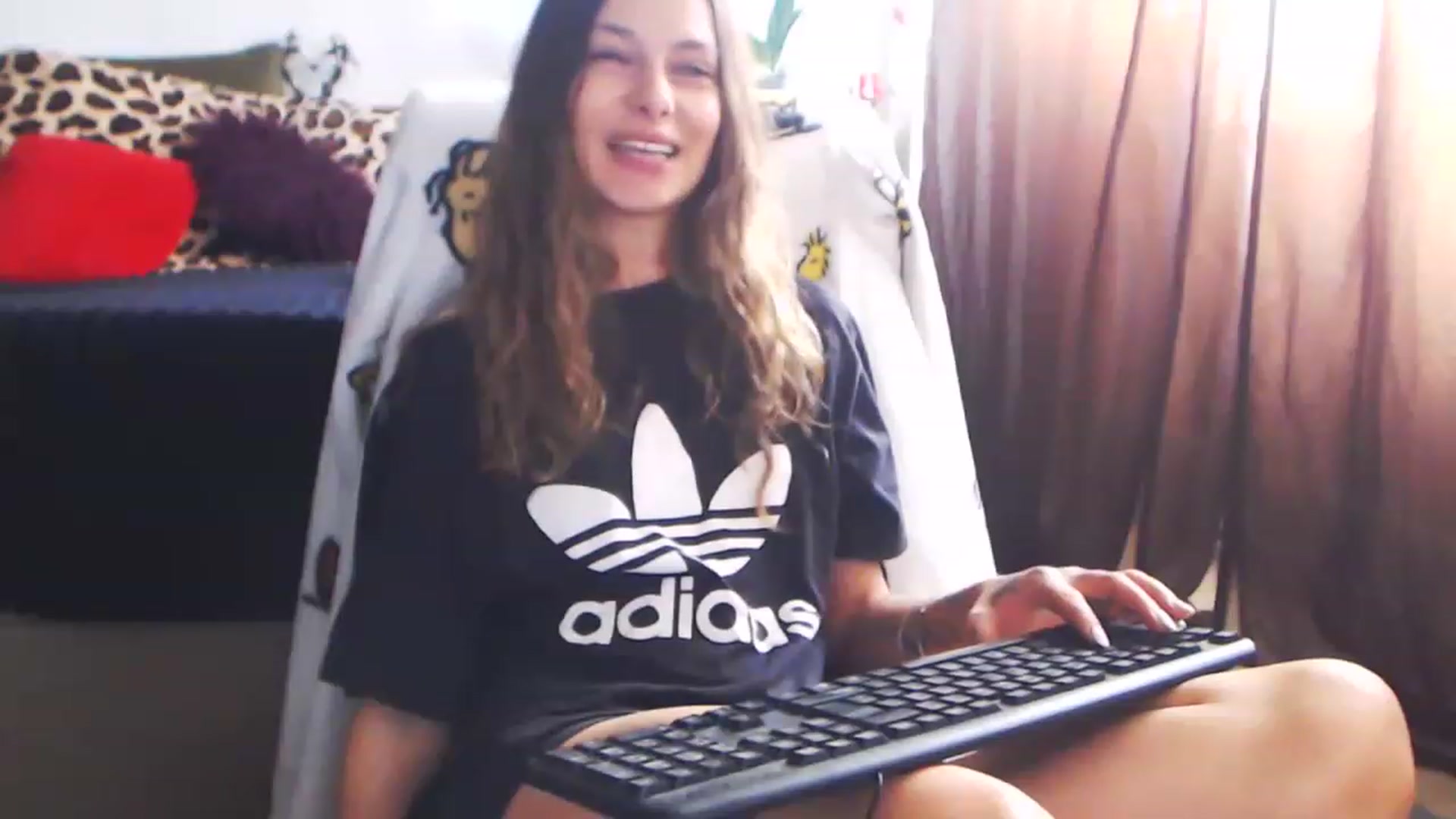 Gallery image thumbnail from MiaaaHart's myfreecams stream on, 11/22/2022, 13:10 image 7 of 20
