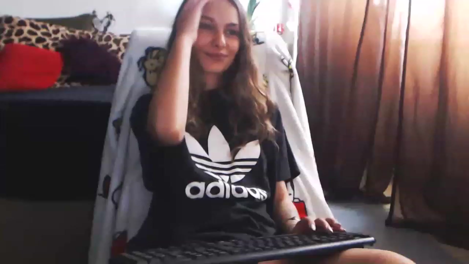 Gallery image thumbnail from MiaaaHart's myfreecams stream on, 11/22/2022, 13:10 image 15 of 20