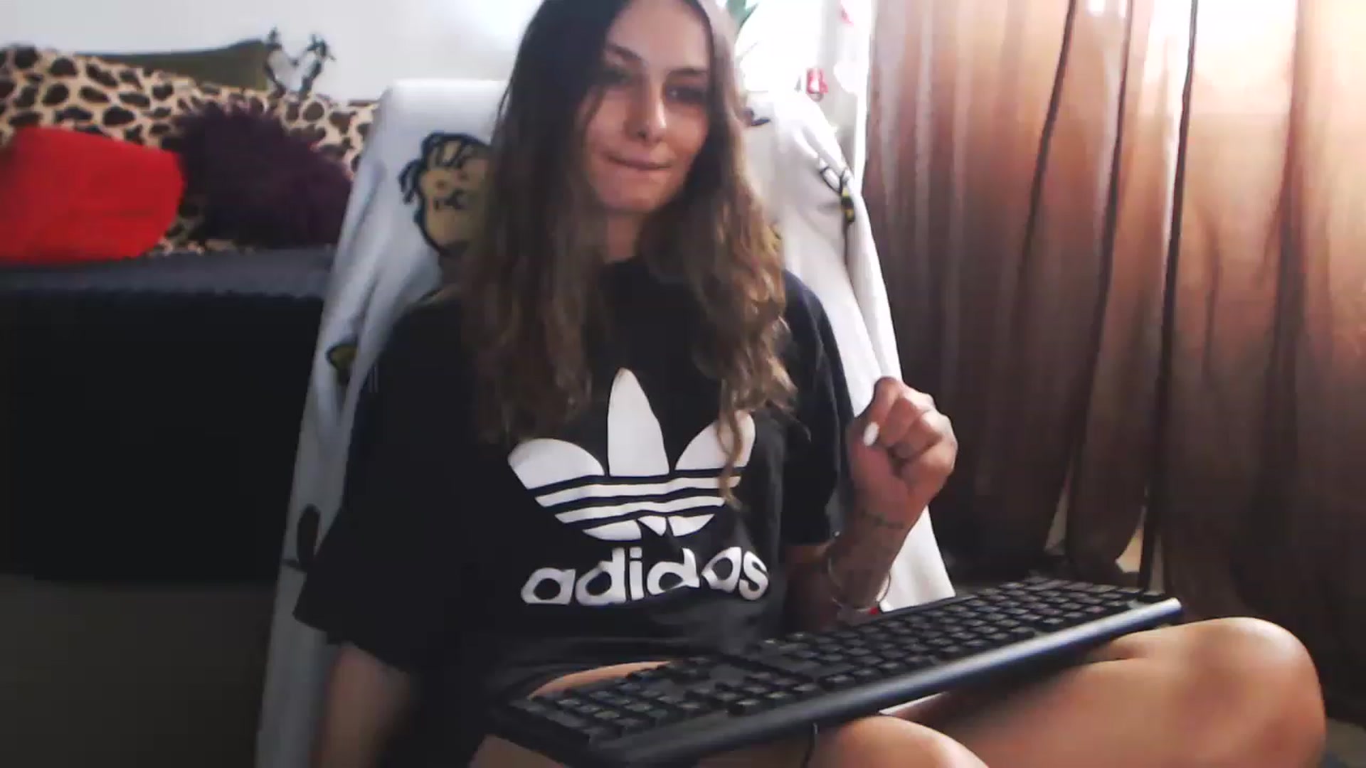 Gallery image thumbnail from MiaaaHart's myfreecams stream on, 11/22/2022, 13:10 image 14 of 20
