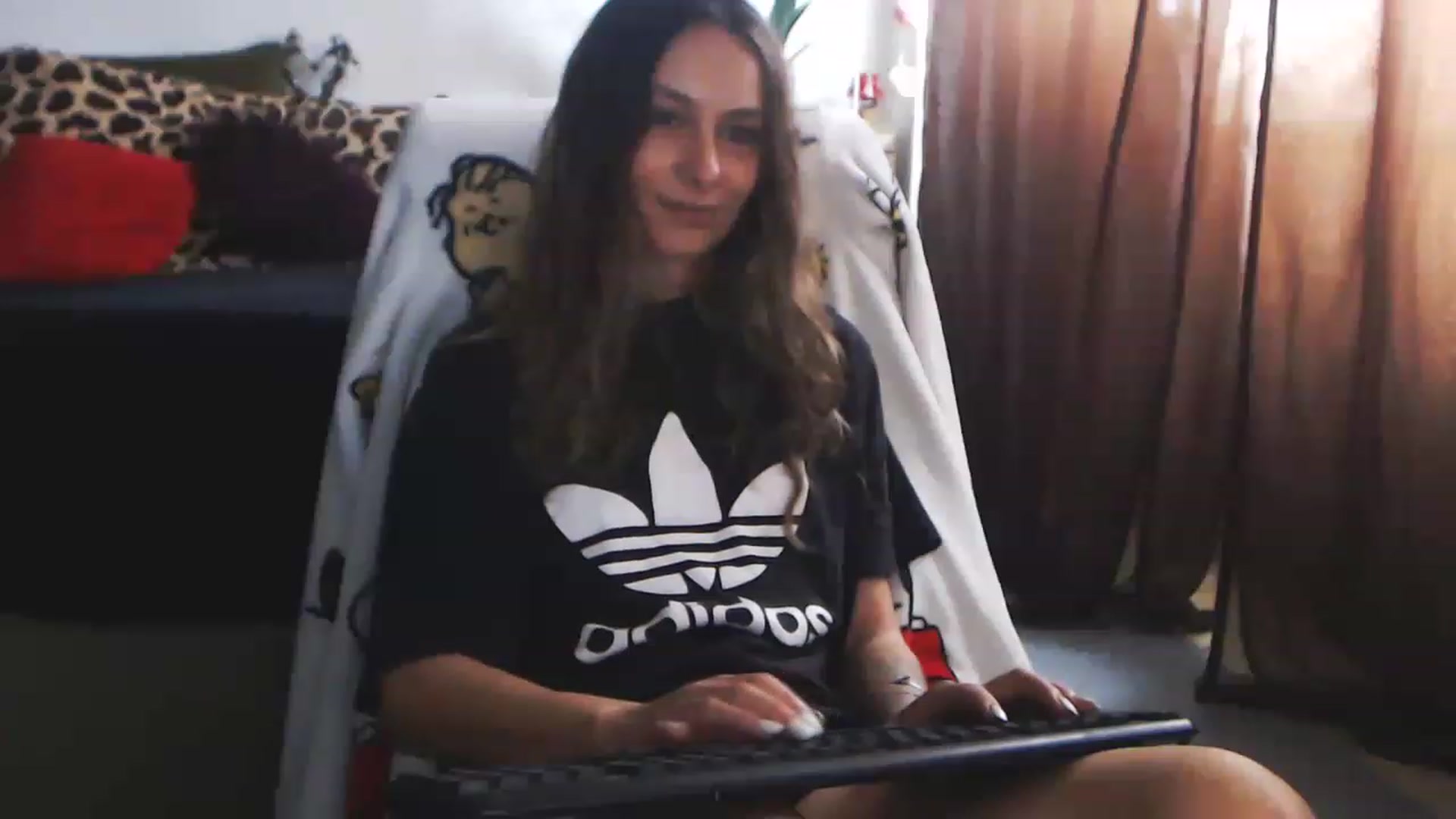 Gallery image thumbnail from MiaaaHart's myfreecams stream on, 11/22/2022, 13:10 image 18 of 20