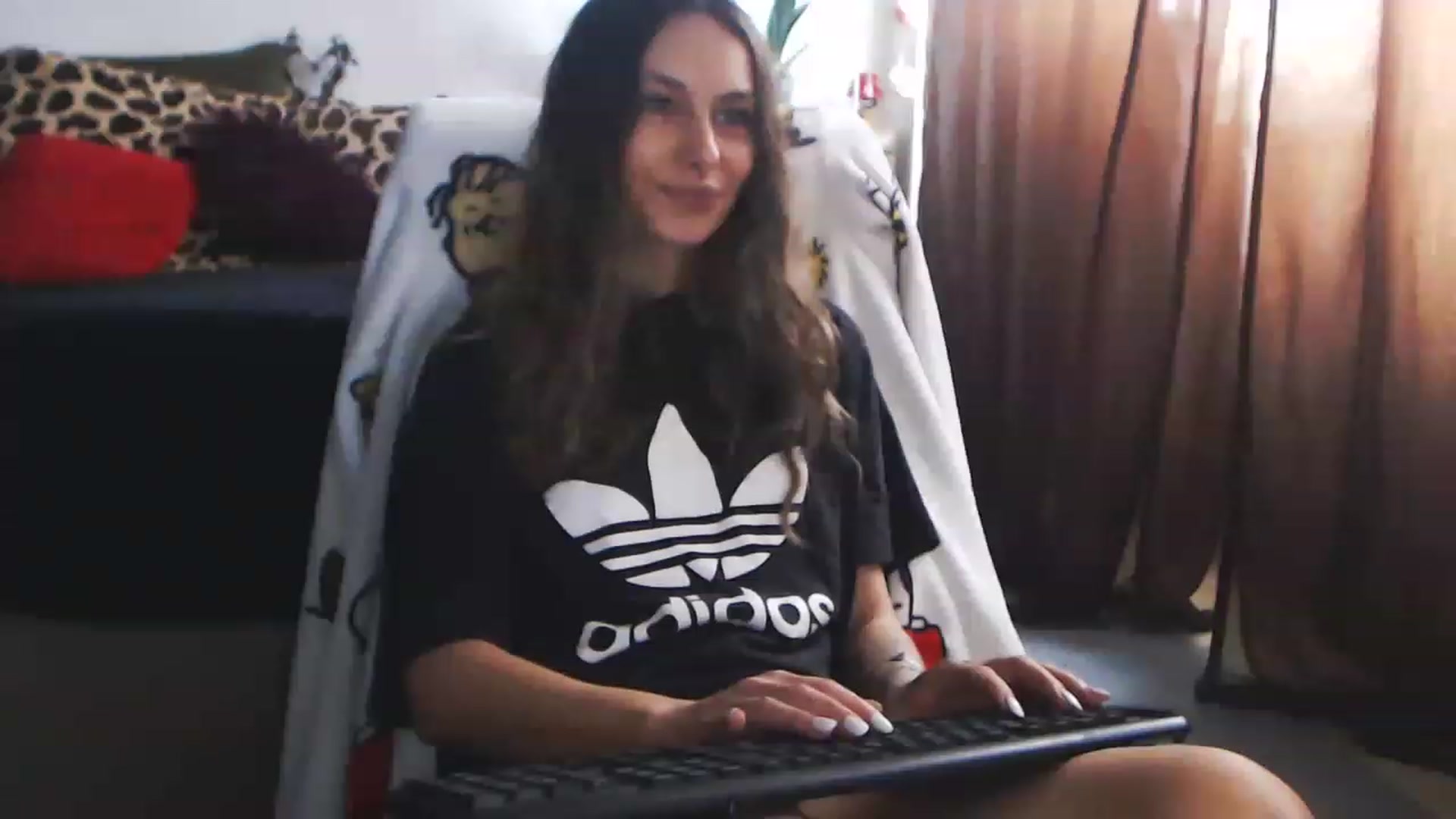 Gallery image thumbnail from MiaaaHart's myfreecams stream on, 11/22/2022, 13:10 image 17 of 20