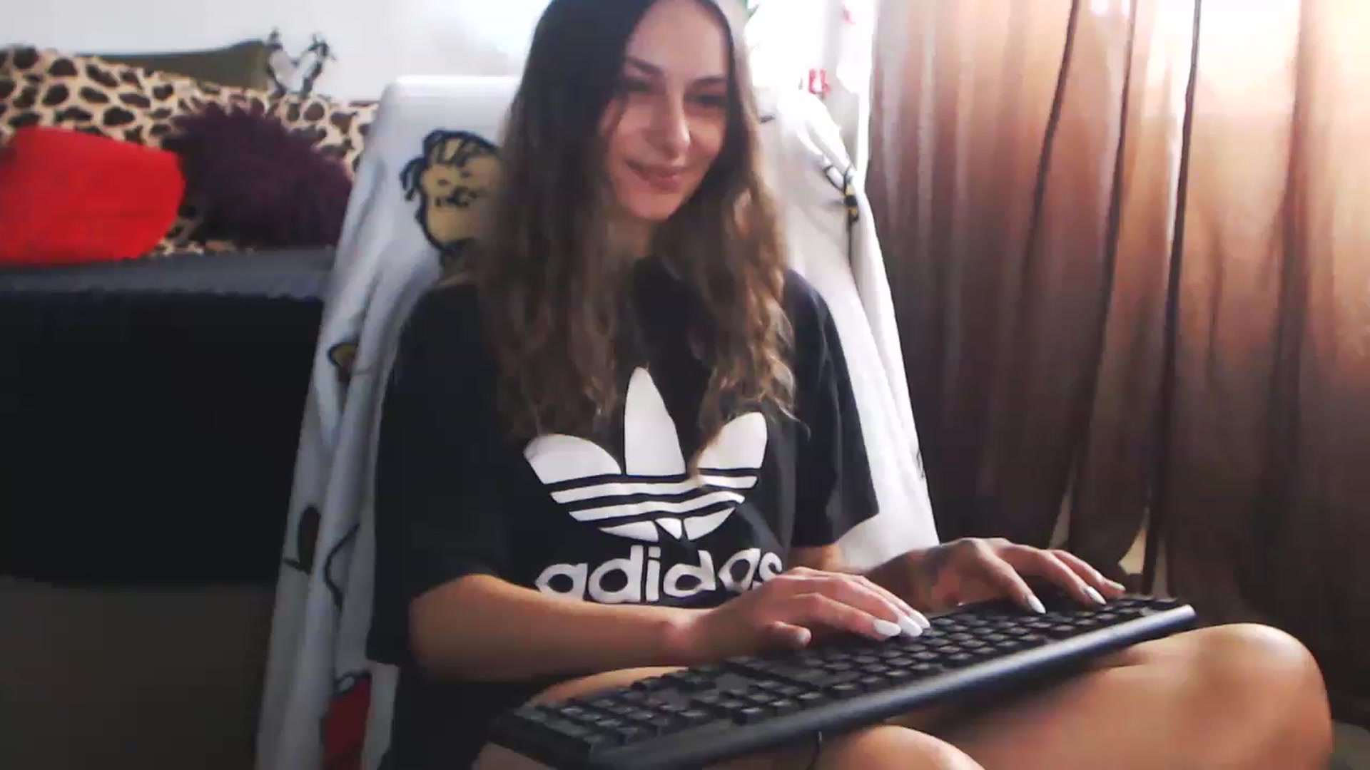 Gallery image thumbnail from MiaaaHart's myfreecams stream on, 11/22/2022, 13:10 image 12 of 20