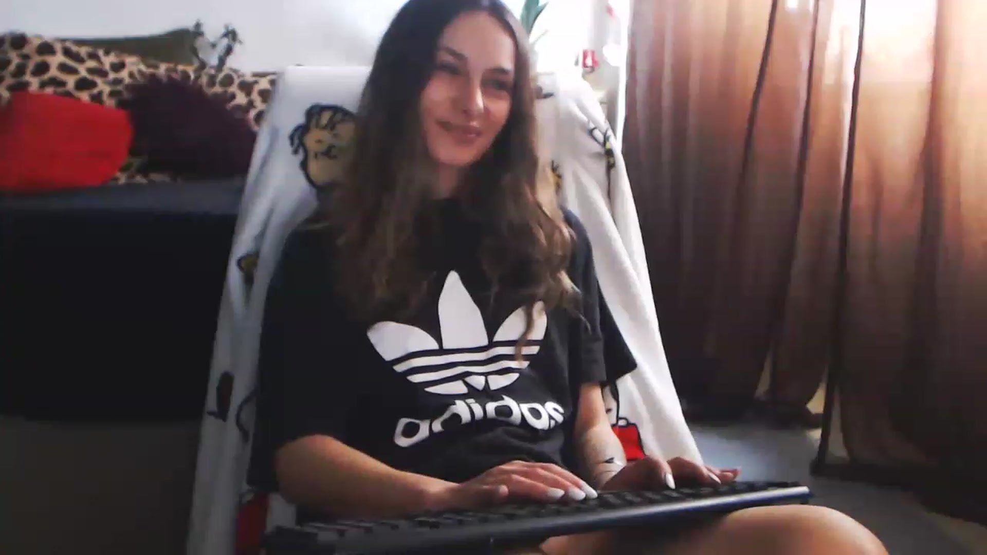 Gallery image thumbnail from MiaaaHart's myfreecams stream on, 11/22/2022, 13:10 image 16 of 20