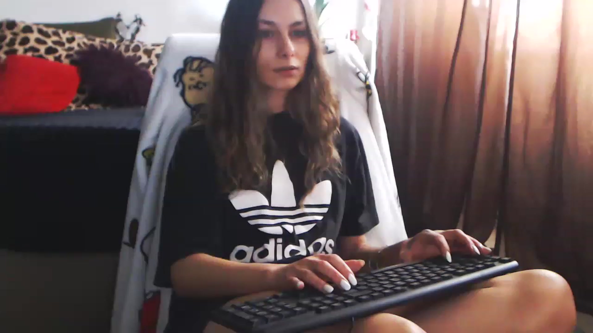 Gallery image thumbnail from MiaaaHart's myfreecams stream on, 11/22/2022, 13:10 image 13 of 20
