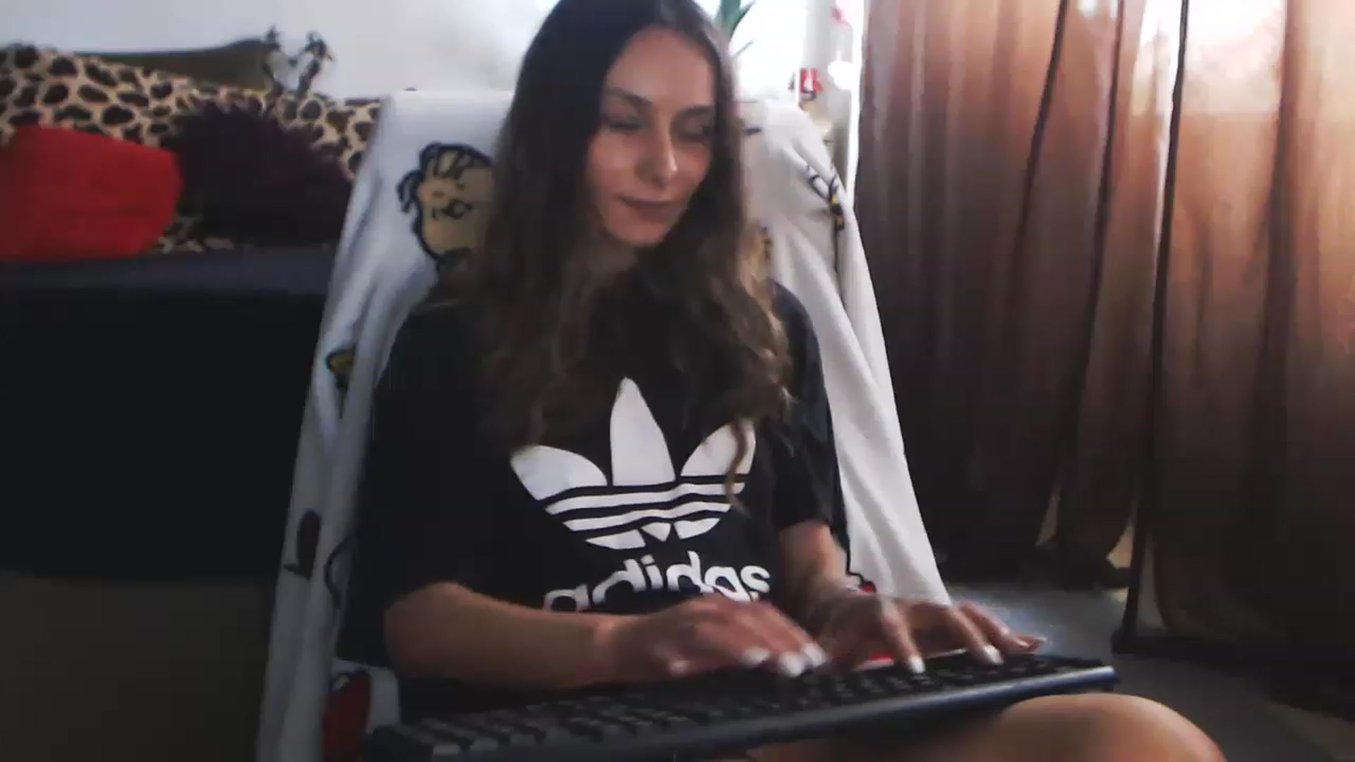 Gallery image thumbnail from MiaaaHart's myfreecams stream on, 11/22/2022, 13:10 image 19 of 20