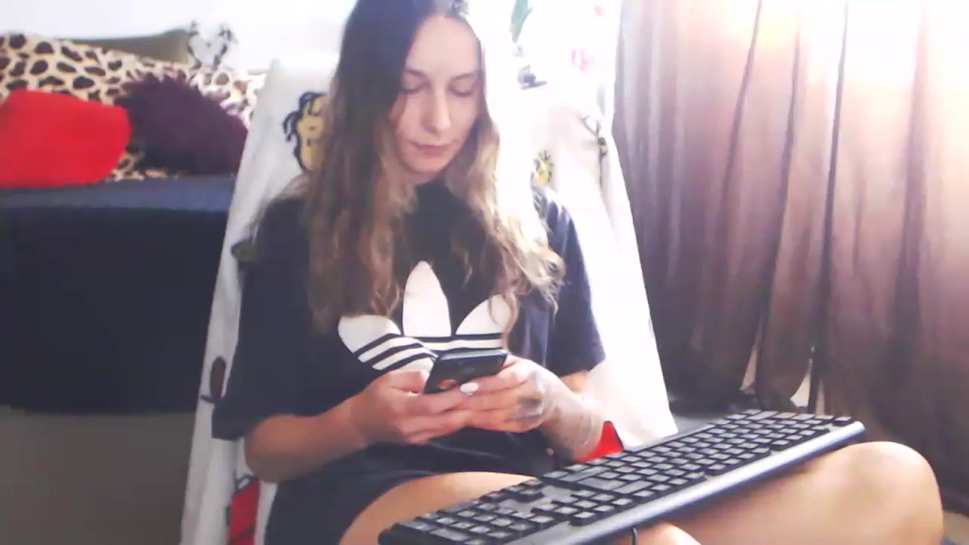 Gallery image thumbnail from MiaaaHart's myfreecams stream on, 11/22/2022, 13:10 image 5 of 20