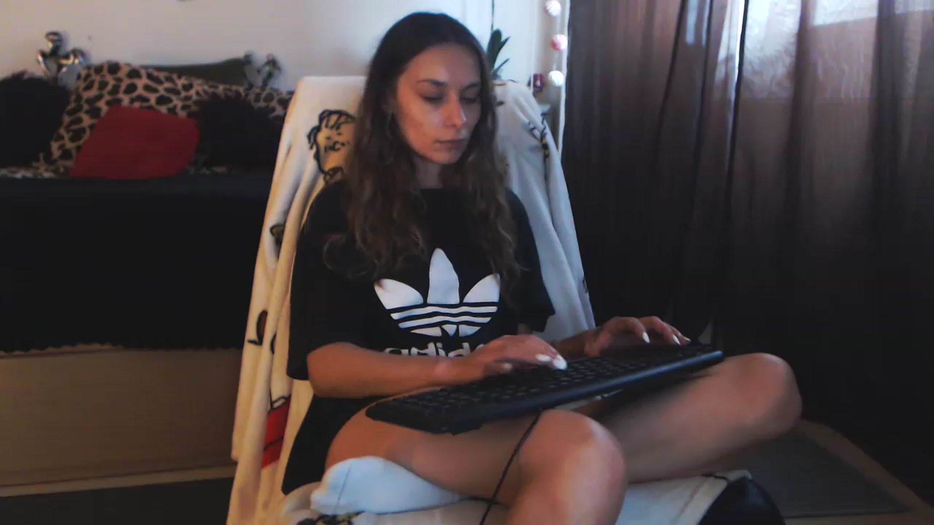 Gallery image thumbnail from MiaaaHart's myfreecams stream on, 11/22/2022, 13:55 image 5 of 20