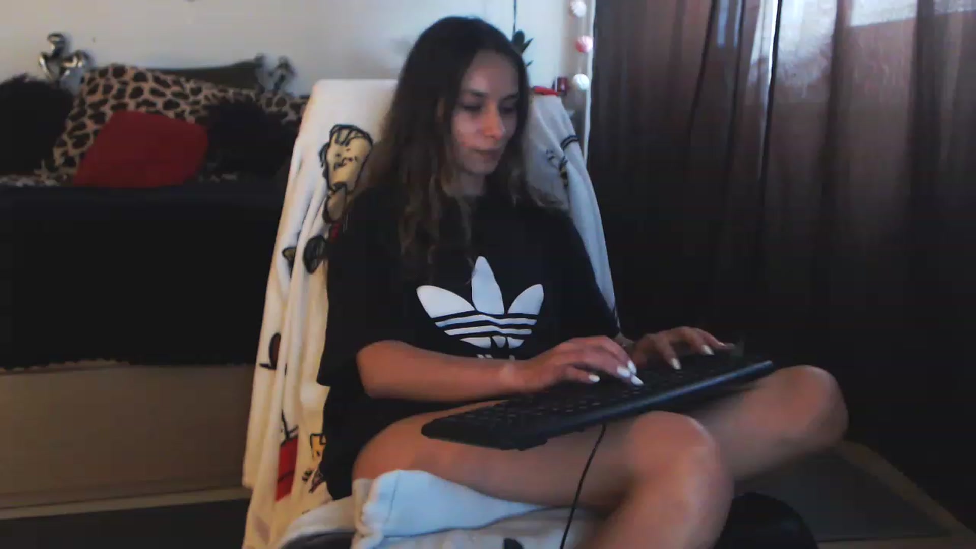 Gallery image thumbnail from MiaaaHart's myfreecams stream on, 11/22/2022, 14:15 image 20 of 20