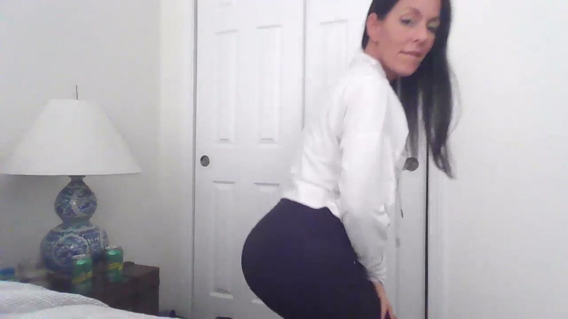 Gallery image thumbnail from Miabella's myfreecams stream on, 03/27/2024, 17:28 image 4 of 20