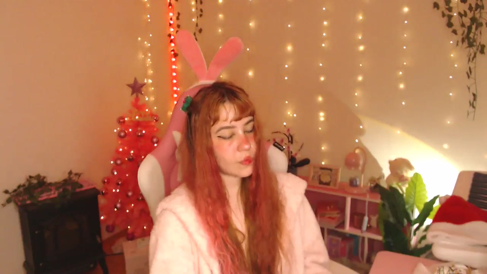 Gallery image thumbnail from Miagic's myfreecams stream on, 12/25/2025, 10:58 image 16 of 20