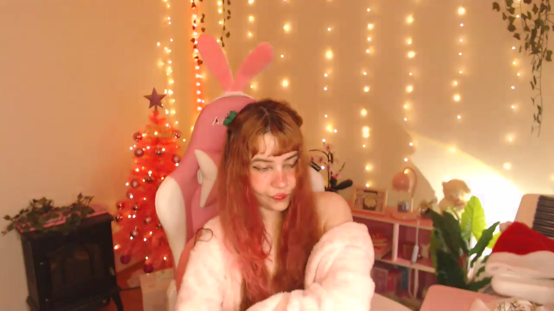Gallery image thumbnail from Miagic's myfreecams stream on, 12/25/2025, 10:58 image 9 of 20