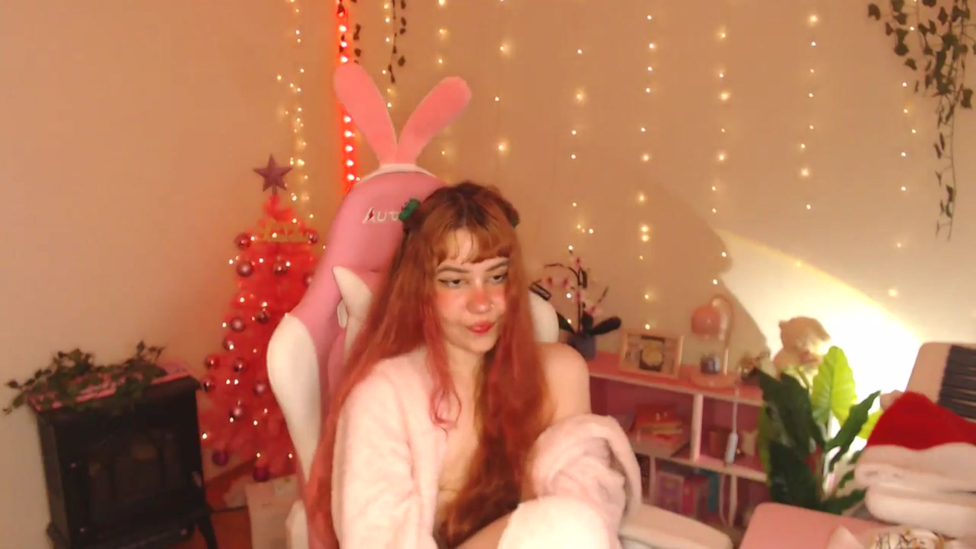 Gallery image thumbnail from Miagic's myfreecams stream on, 12/25/2025, 10:58 image 8 of 20