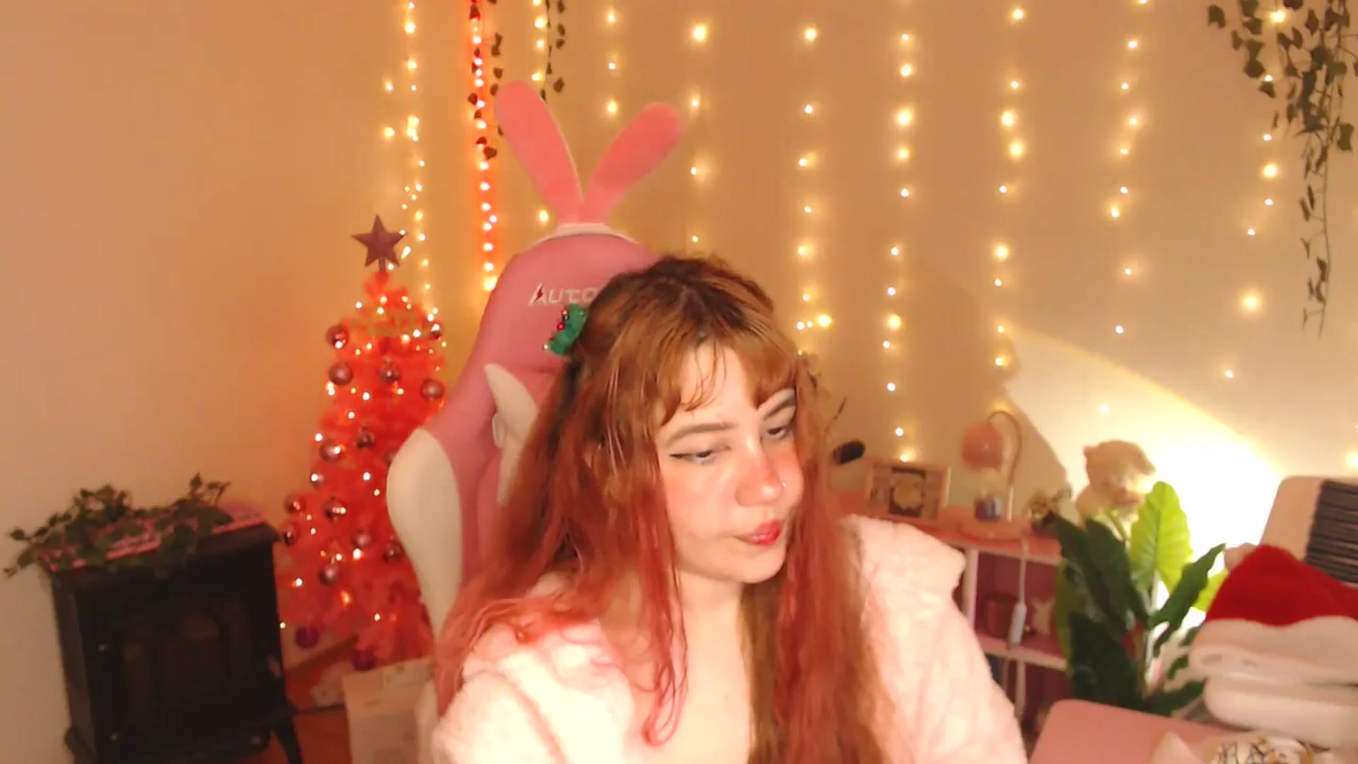 Gallery image thumbnail from Miagic's myfreecams stream on, 12/25/2025, 10:58 image 18 of 20