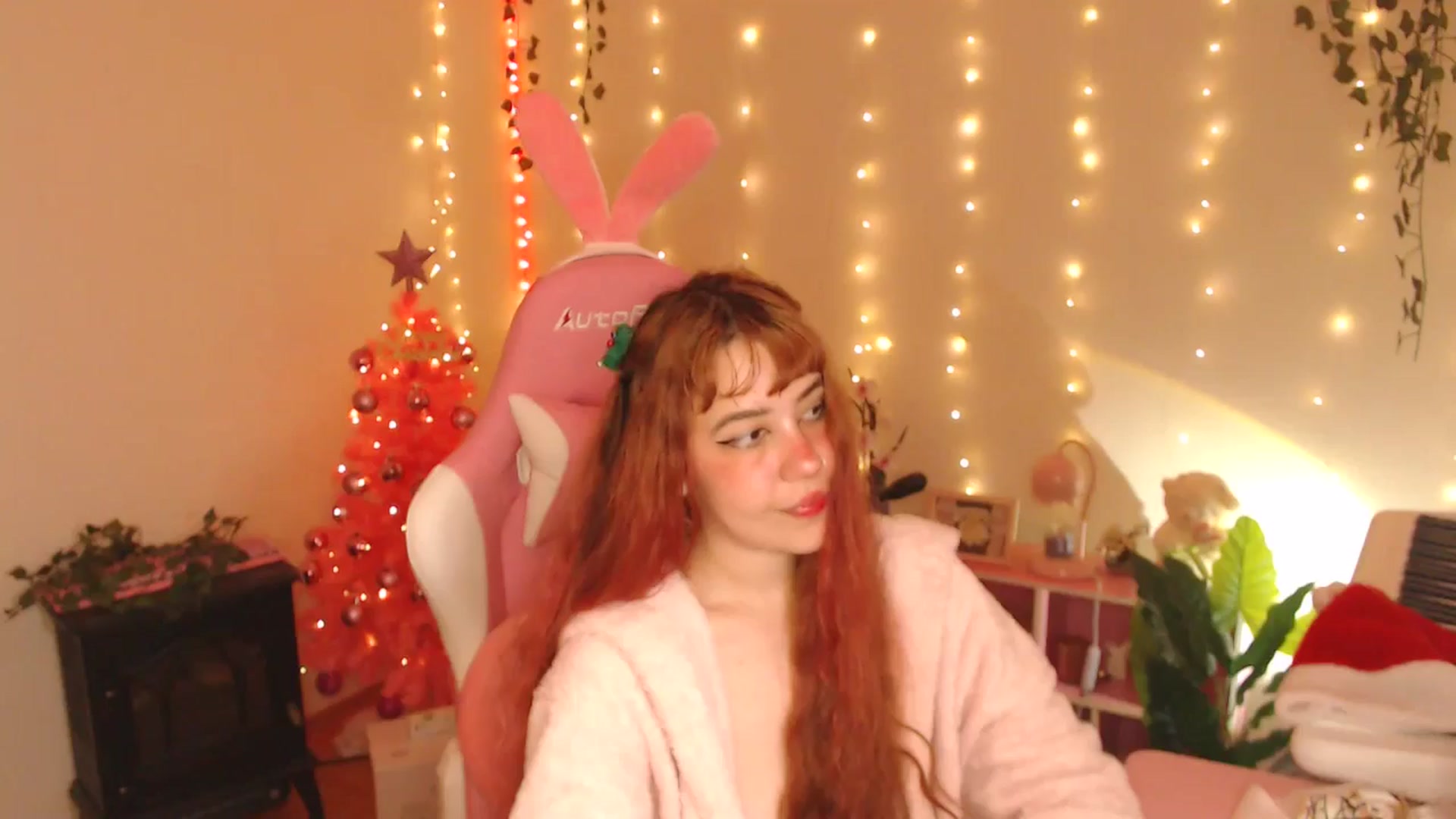 Gallery image thumbnail from Miagic's myfreecams stream on, 12/25/2025, 10:58 image 4 of 20