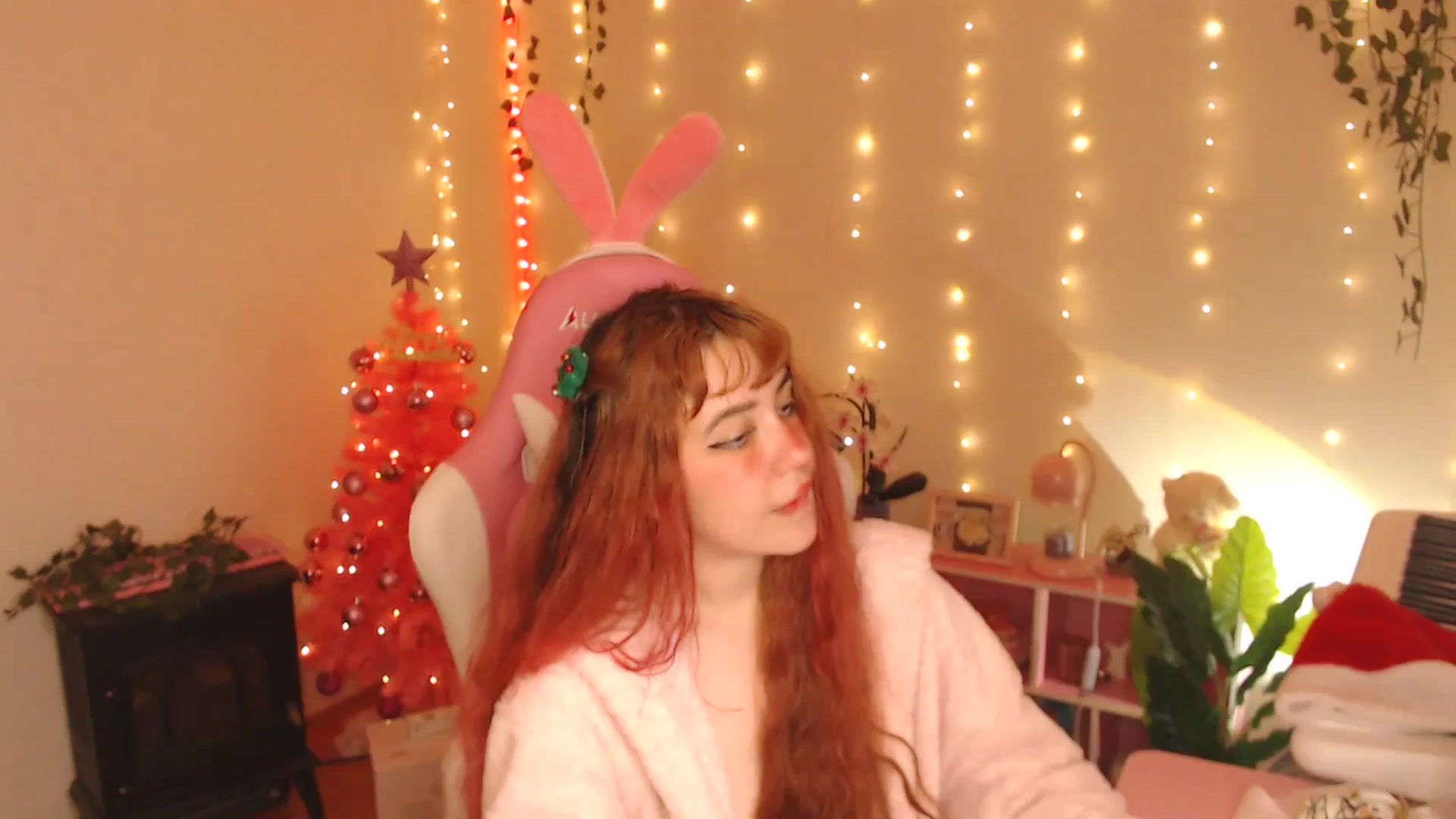 Gallery image thumbnail from Miagic's myfreecams stream on, 12/25/2025, 10:58 image 5 of 20