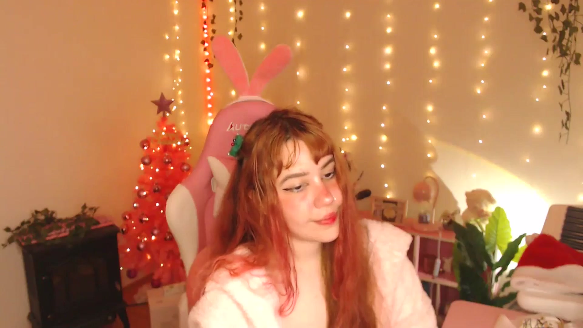 Gallery image thumbnail from Miagic's myfreecams stream on, 12/25/2025, 10:58 image 17 of 20