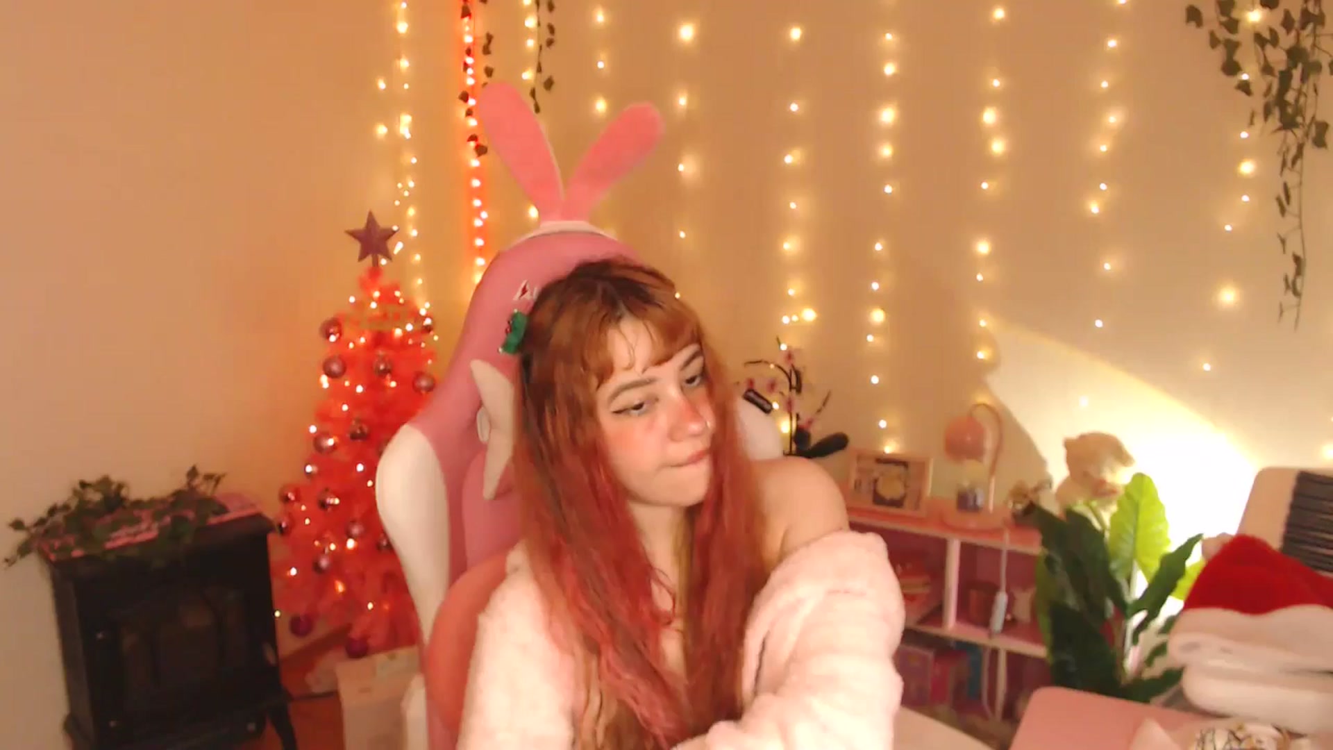 Gallery image thumbnail from Miagic's myfreecams stream on, 12/25/2025, 10:58 image 10 of 20