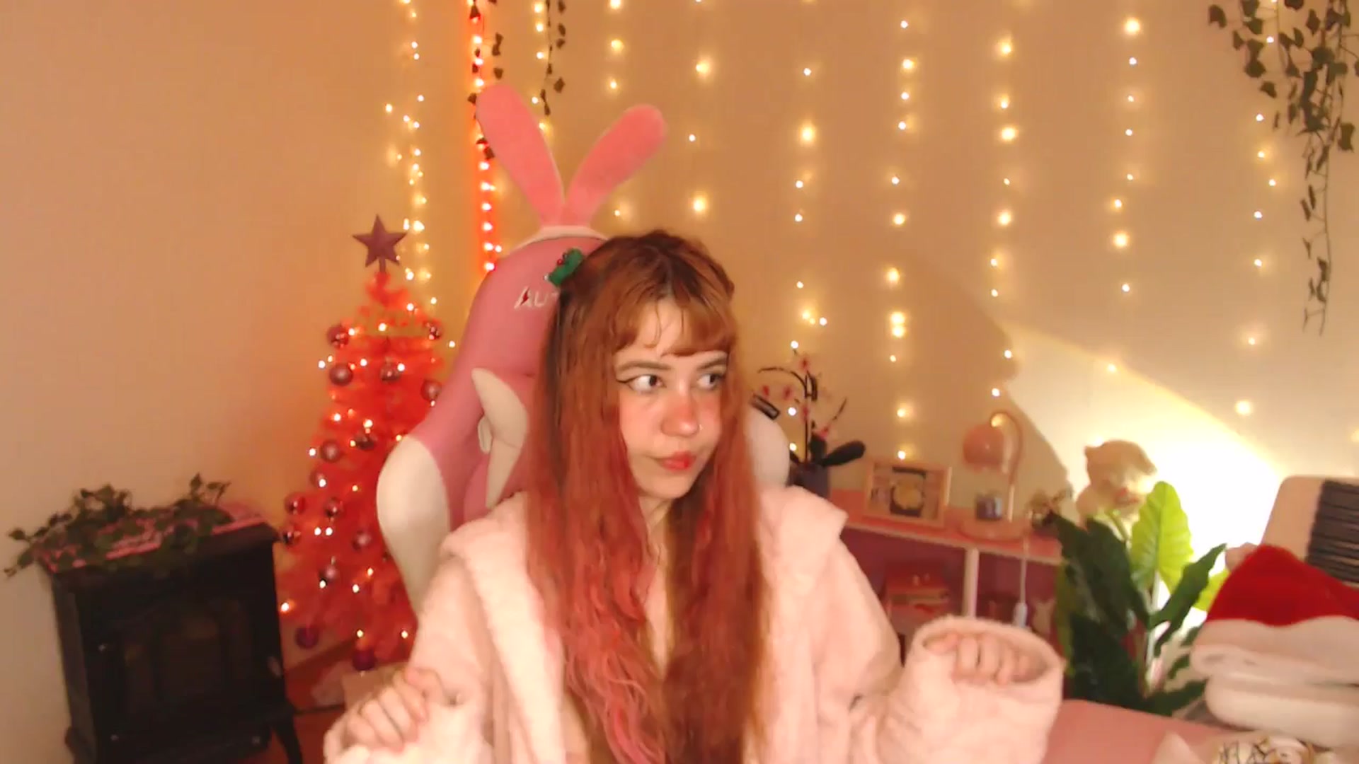 Gallery image thumbnail from Miagic's myfreecams stream on, 12/25/2025, 10:58 image 14 of 20