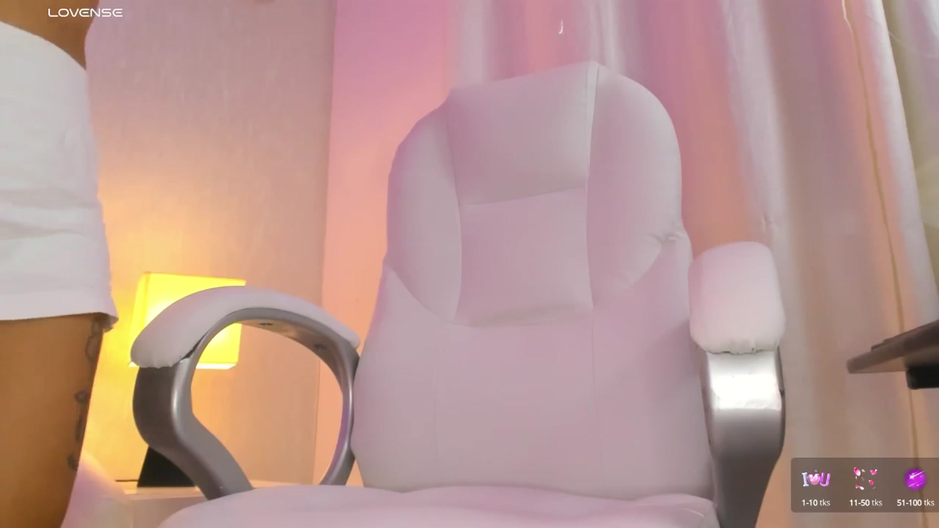 Gallery image thumbnail from Miagomez1's myfreecams stream on, 05/16/2025, 18:35 image 14 of 20