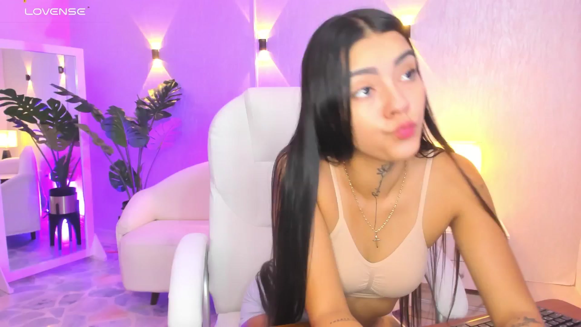 Gallery image thumbnail from Miagomez1's myfreecams stream on, 07/01/2025, 13:47 image 13 of 20