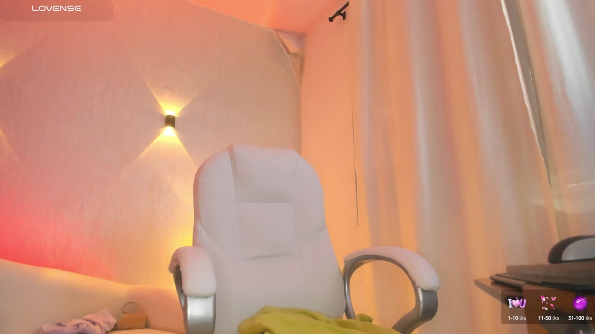 Gallery image thumbnail from Miagomez1's myfreecams stream on, 07/01/2025, 15:00 image 20 of 20