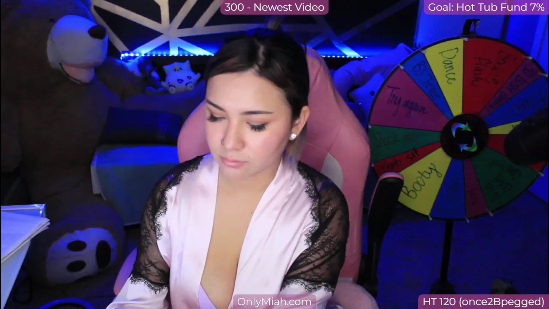 Gallery image thumbnail from MiahCalix's myfreecams stream on, 11/15/2022, 02:41 image 12 of 20