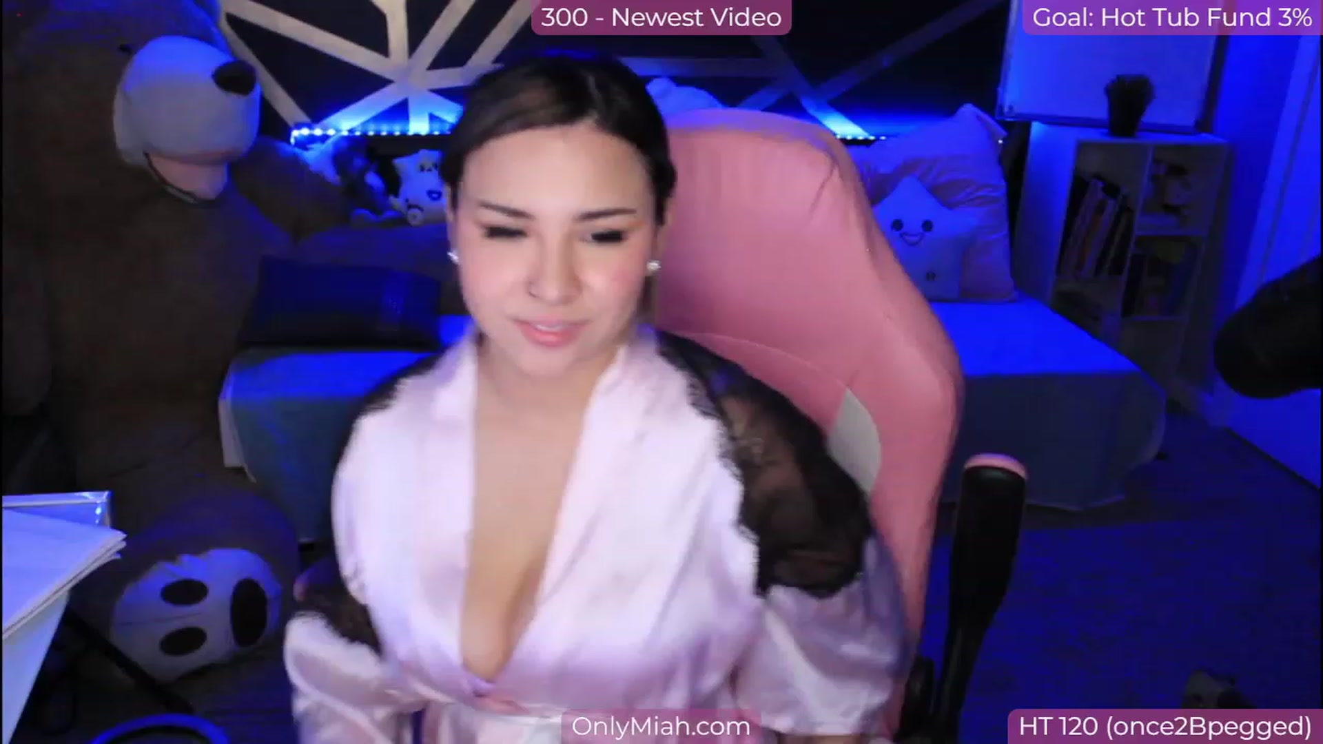 Gallery image thumbnail from MiahCalix's myfreecams stream on, 11/15/2022, 02:41 image 3 of 20