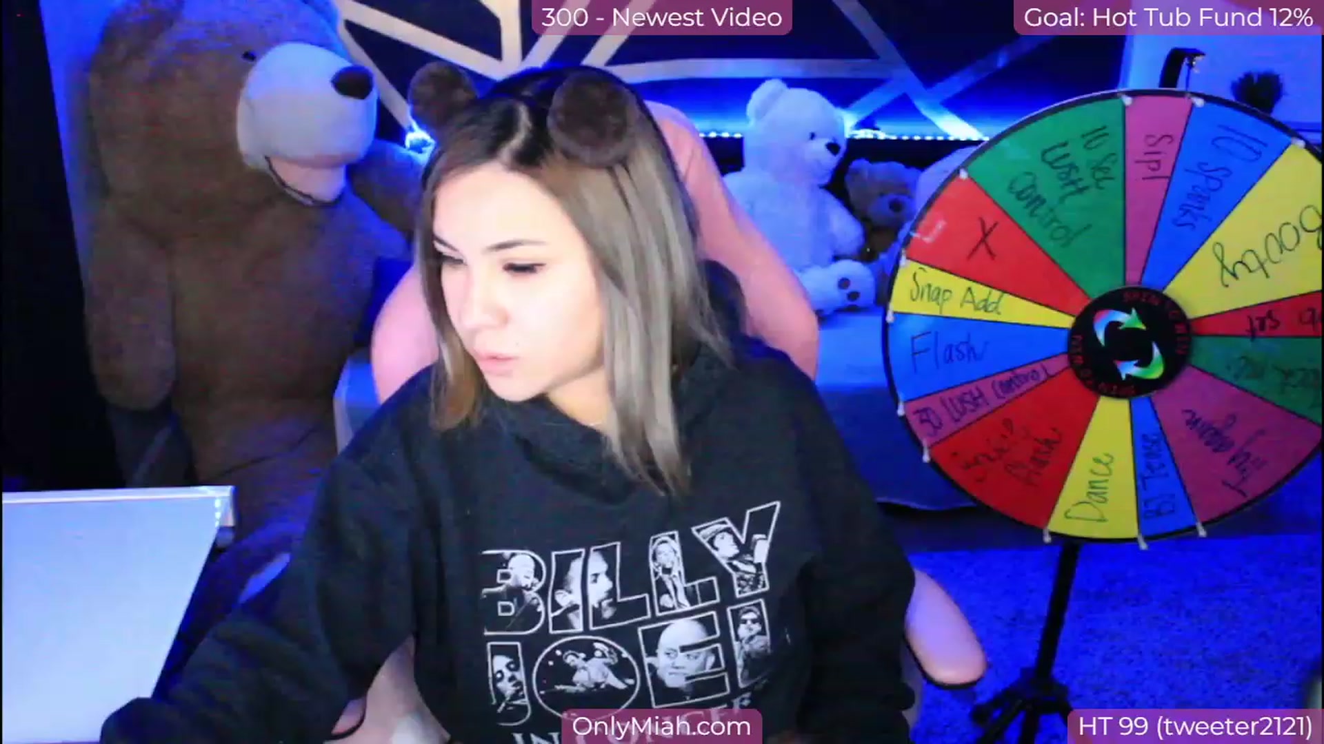 Gallery image thumbnail from MiahCalix's myfreecams stream on, 11/16/2022, 21:50 image 1 of 20
