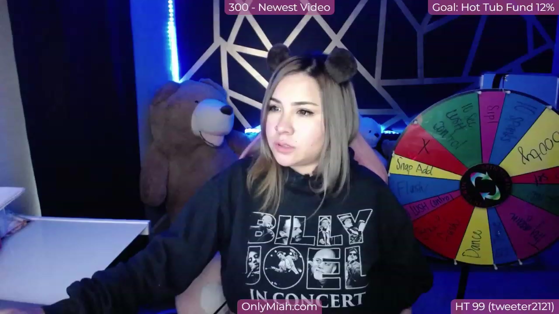 Gallery image thumbnail from MiahCalix's myfreecams stream on, 11/16/2022, 21:50 image 18 of 20
