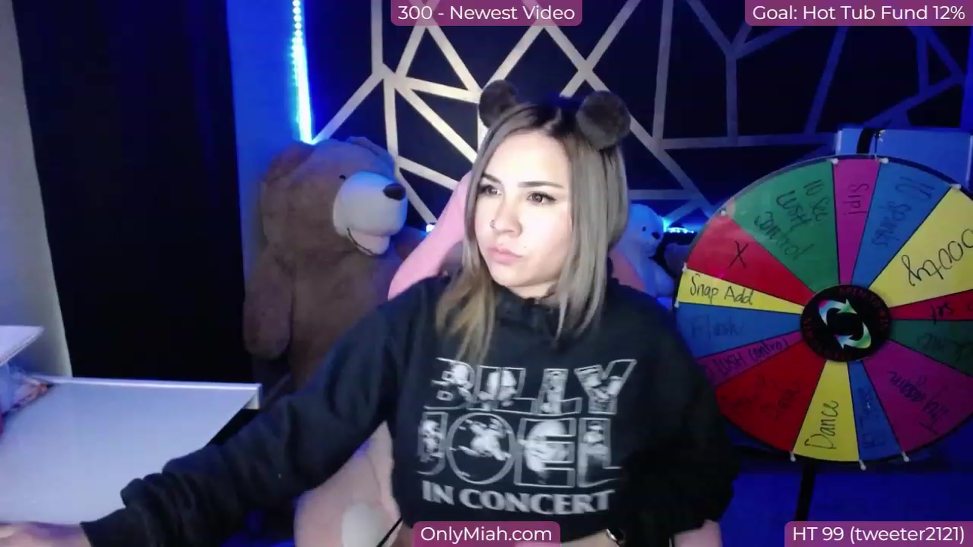 Gallery image thumbnail from MiahCalix's myfreecams stream on, 11/16/2022, 21:50 image 17 of 20