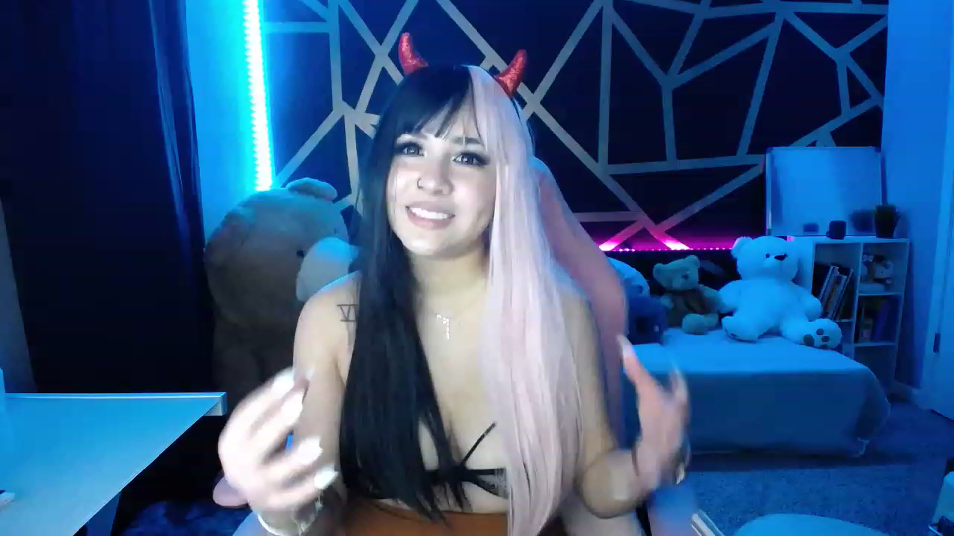 Gallery image thumbnail from MiahCalix's myfreecams stream on, 02/18/2023, 08:11 image 13 of 20