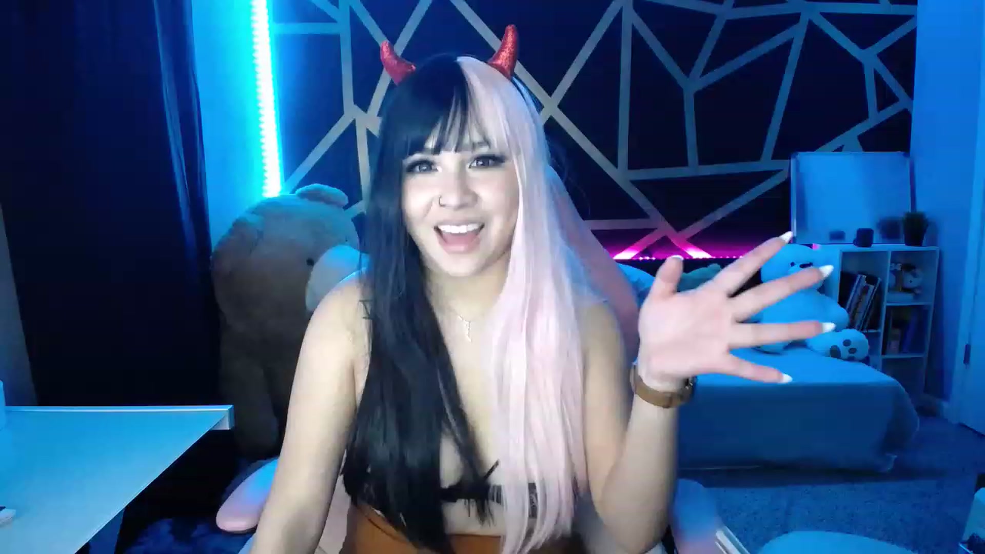 Gallery image thumbnail from MiahCalix's myfreecams stream on, 02/18/2023, 08:11 image 17 of 20