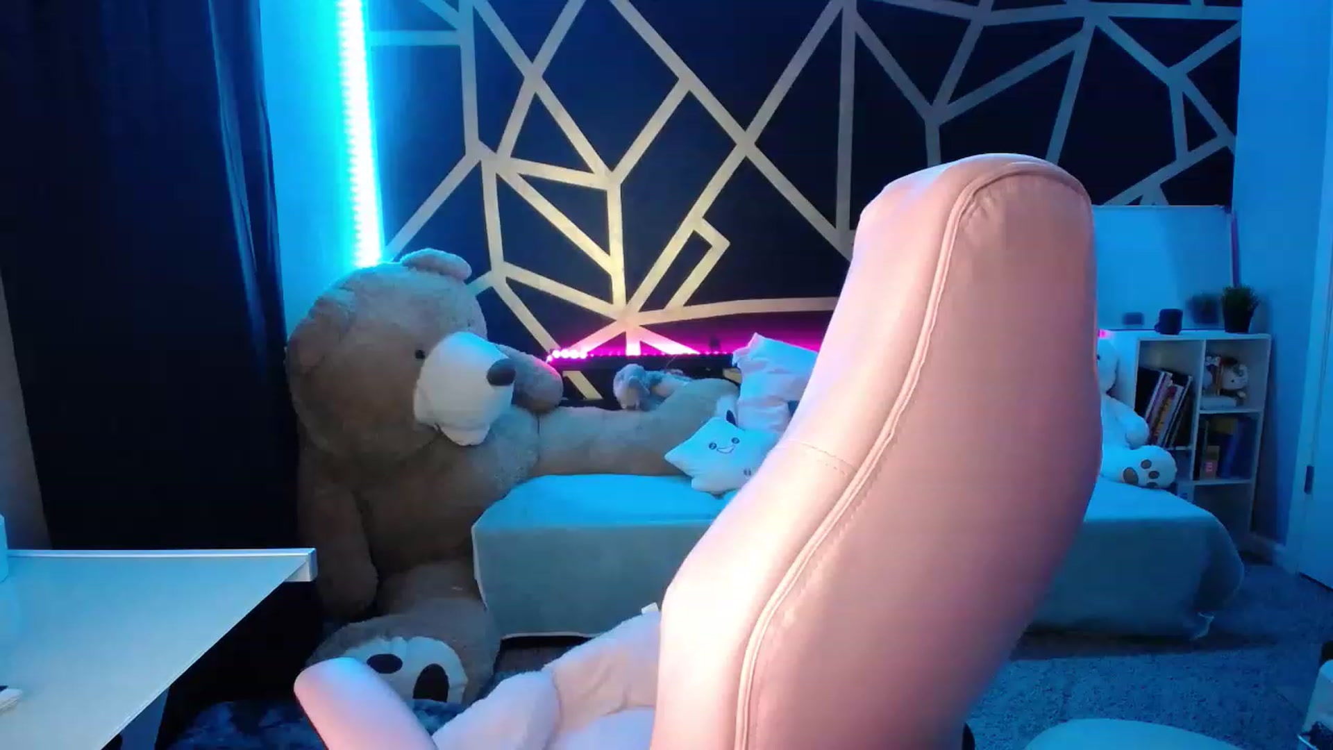 Gallery image thumbnail from MiahCalix's myfreecams stream on, 02/18/2023, 08:11 image 5 of 20