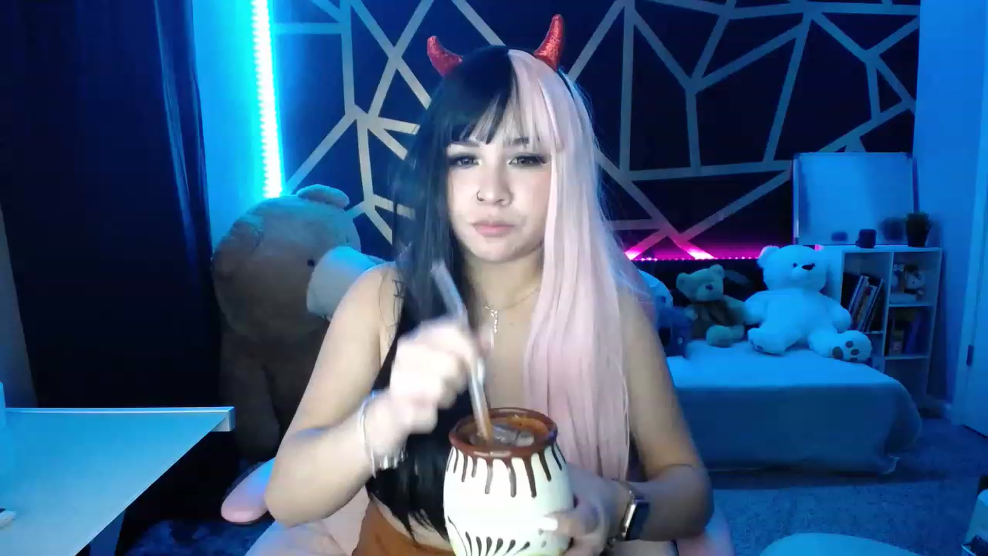Gallery image thumbnail from MiahCalix's myfreecams stream on, 02/18/2023, 08:11 image 7 of 20