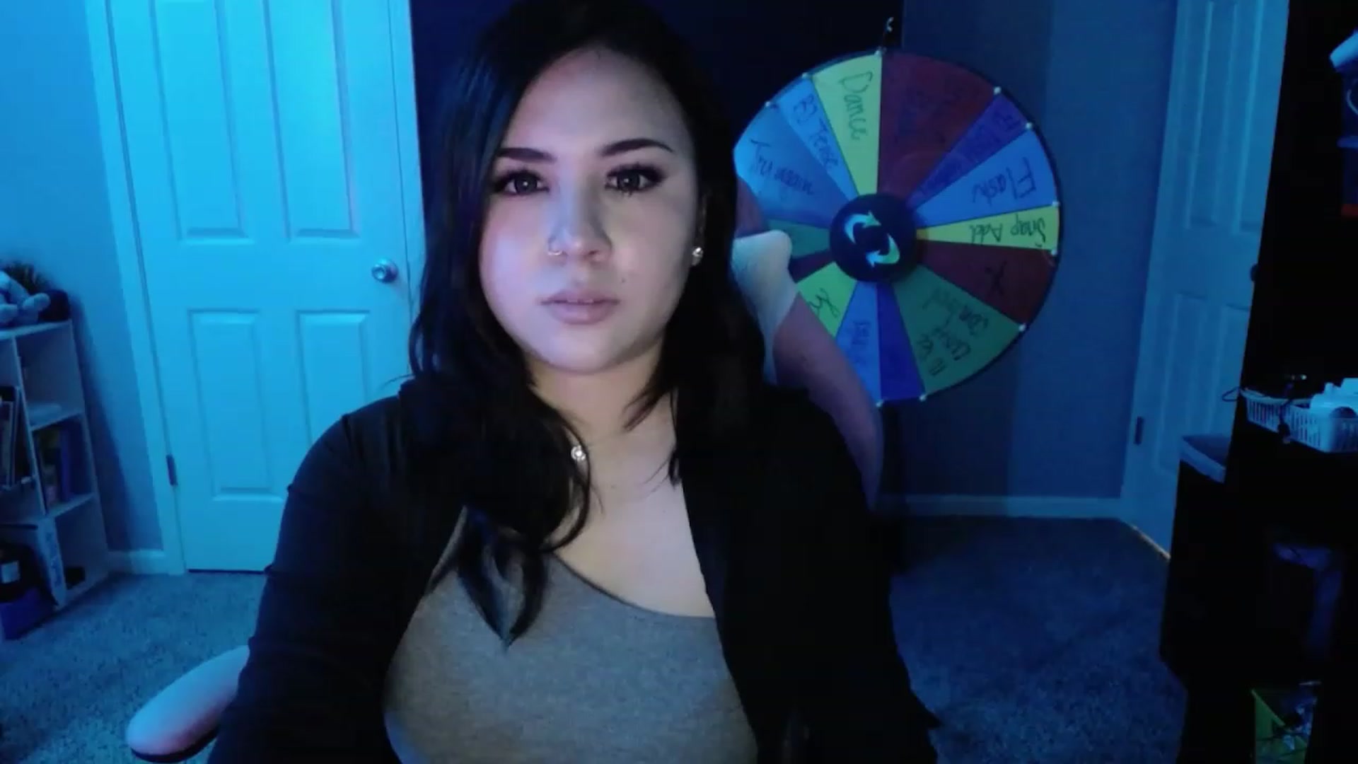 Gallery image thumbnail from MiahCalix's myfreecams stream on, 05/19/2023, 22:29 image 19 of 20